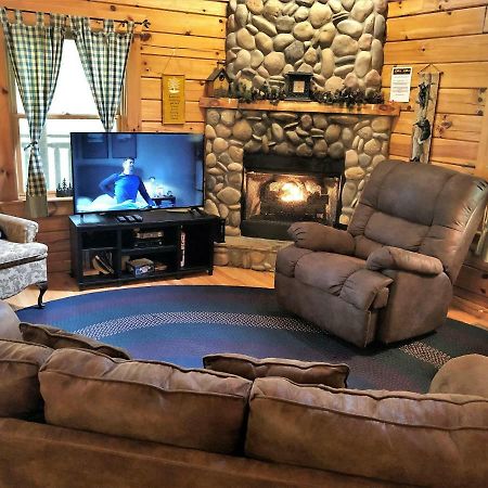 Bear Pleasures Cabin Villa Gatlinburg Esterno foto