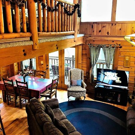 Bear Pleasures Cabin Villa Gatlinburg Esterno foto