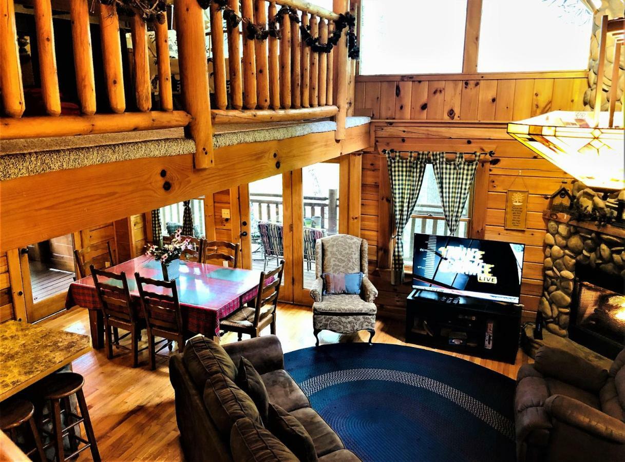 Bear Pleasures Cabin Villa Gatlinburg Esterno foto